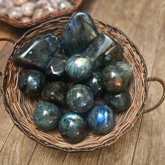Labradorite Meaning and Uses