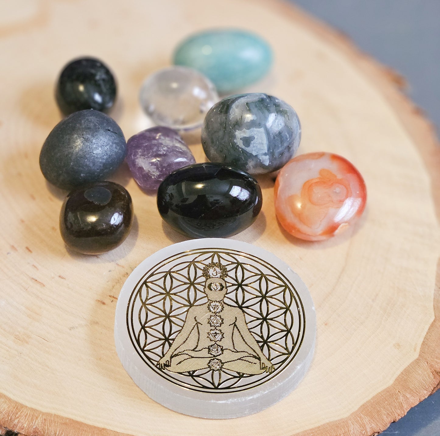 10 Essential Crystals Starter Kit - Meditation Stones - Tumbles - Selenite Charging Plate