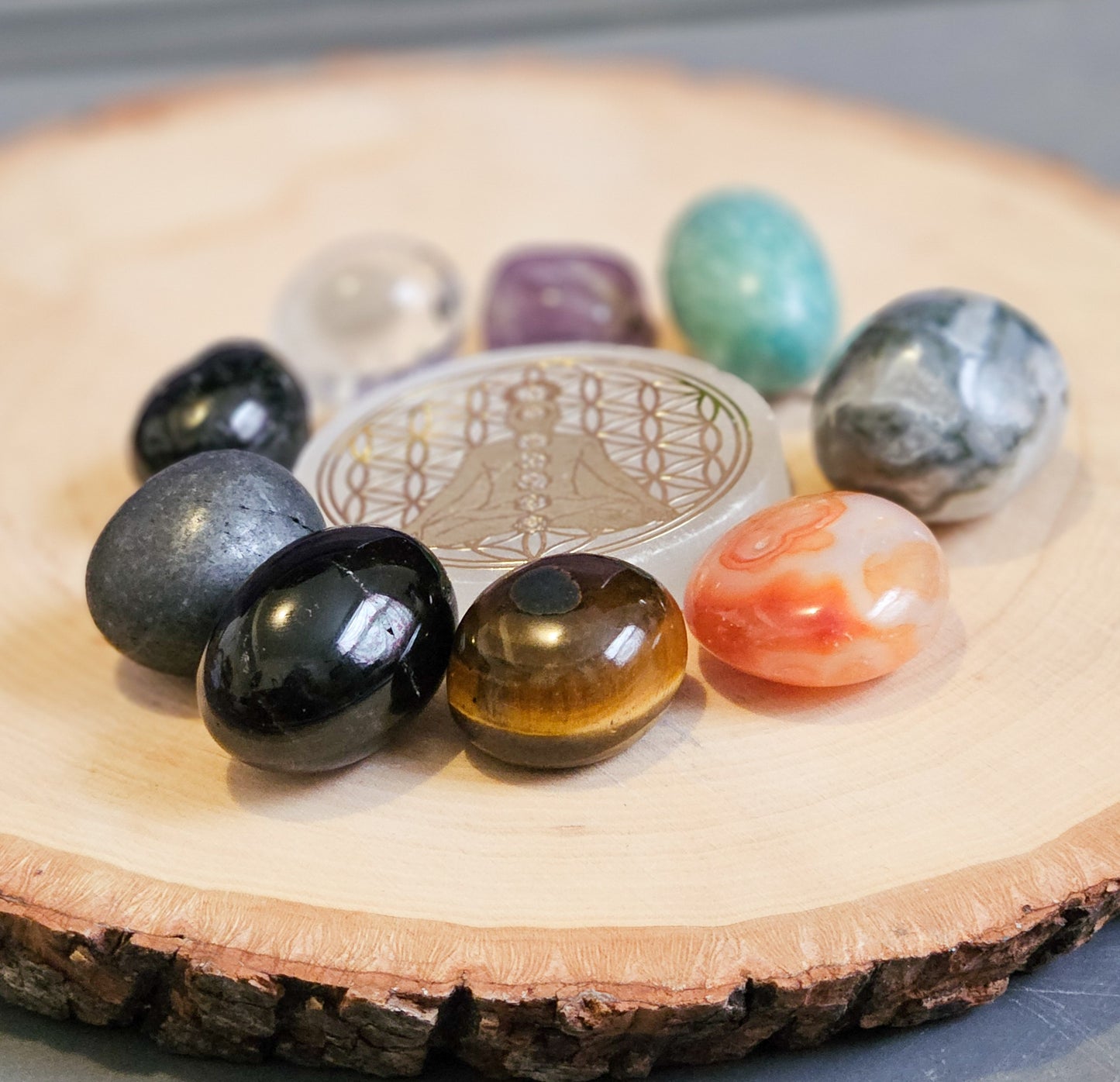10 Essential Crystals Starter Kit - Meditation Stones - Tumbles - Selenite Charging Plate